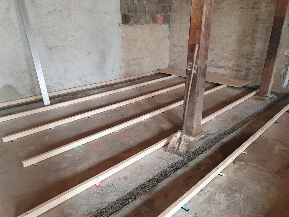 Materialien für die Bodenverlegung im Raum