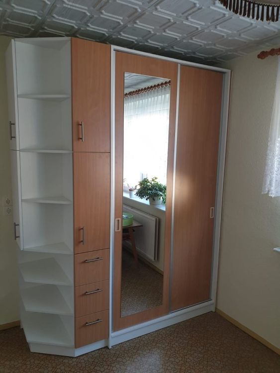 Einbauschrank mit Spiegel